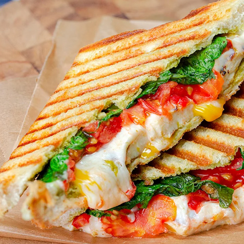 Beyaz Peynirli Domatesli Tost