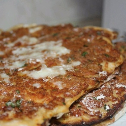 Kaşarlı Lahmacun