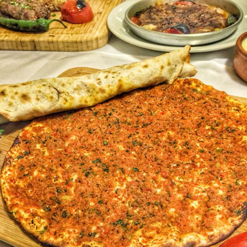 Sarımsaklı Antep Lahmacun